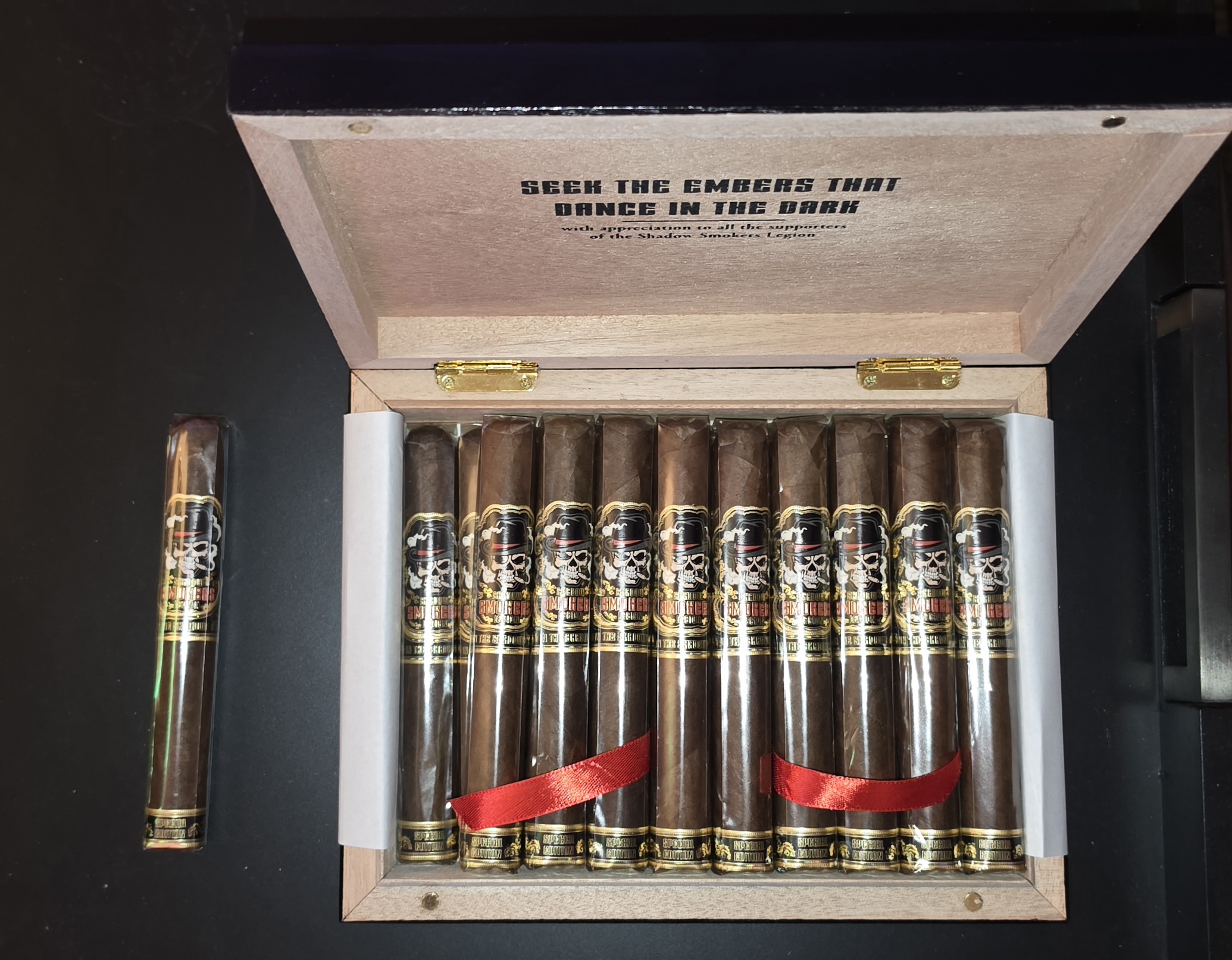 Open Project I.T.S. cigar box dedicated to supporters of the Shadow Smokers Legion